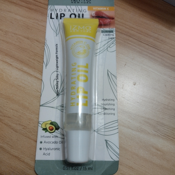 Izmo Hydrating Vitamin C Lip Oil New - Picture 2 of 4